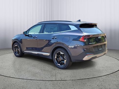 Certified 2026 Kia Sportage EX w/ EX Panorama Roof Package FWD image 4