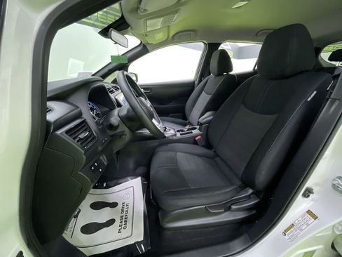 Used 2025 Nissan Leaf S image 17