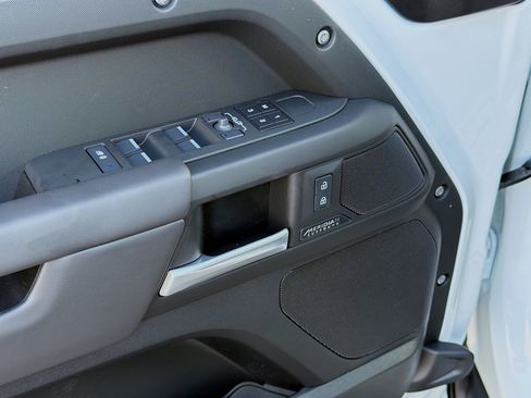 New 2026 Land Rover Defender 110 X-Dynamic SE AWD/4WD image 22