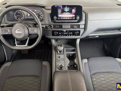 Used 2025 Nissan Pathfinder S AWD/4WD image 15