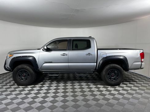 Used 2017 Toyota Tacoma SR5 w/ Tow Package AWD/4WD image 8
