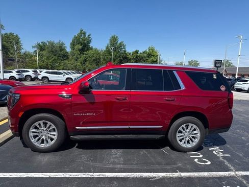 Used 2023 GMC Yukon SLT w/ SLT Premium Package AWD/4WD image 3