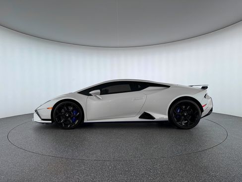 Used 2023 Lamborghini Huracan Tecnica RWD image 2