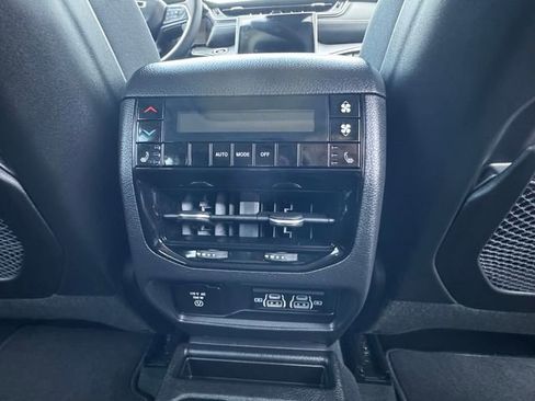 Used 2023 Jeep Grand Cherokee L Limited AWD/4WD image 16