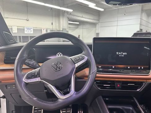 Used 2026 Volkswagen Tiguan SEL R-Line AWD/4WD image 4