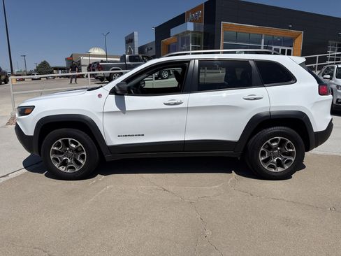 Used 2020 Jeep Cherokee Trailhawk w/ Cold Weather Group AWD/4WD image 2