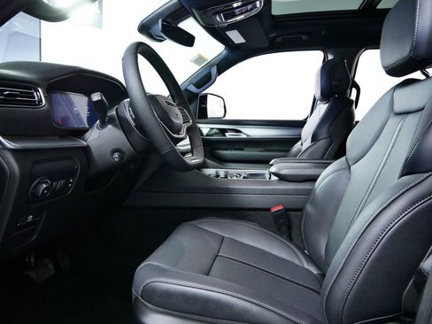 Used 2024 Jeep Wagoneer Series II image 31