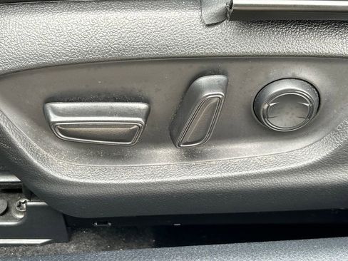 Used 2020 Toyota Camry XLE image 22