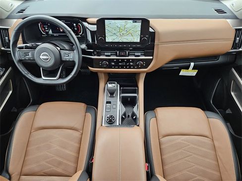 Used 2025 Nissan Pathfinder Platinum image 25