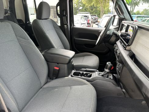 Used 2025 Jeep Gladiator Sport AWD/4WD image 13