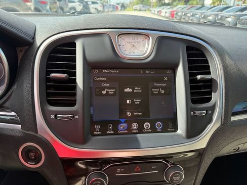 Used 2016 Chrysler 300 Limited RWD image 24