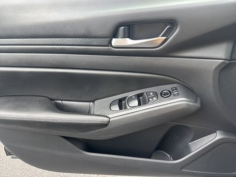 Used 2024 Nissan Altima 2.5 SV FWD image 14