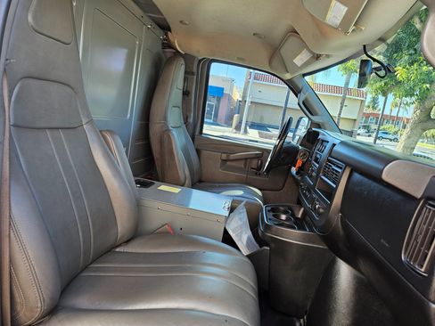 Used 2018 Chevrolet Express 3500 Extended w/ Driver Convenience Package image 17