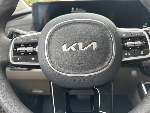 New 2026 Kia Carnival LX image 38