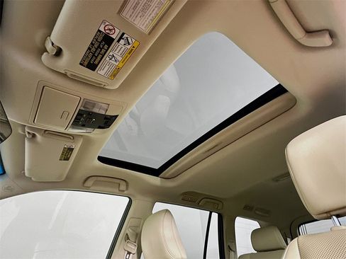 Used 2020 Lexus GX 460 Premium w/ Premium Package image 11