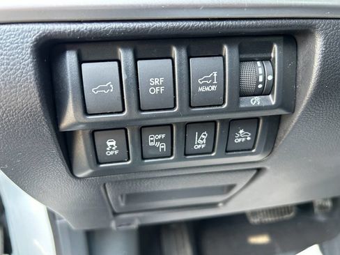 Used 2017 Subaru Outback 3.6R Limited image 24