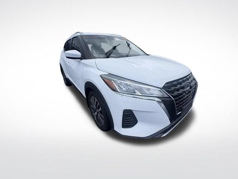 Used 2022 Nissan Kicks SV FWD image 2
