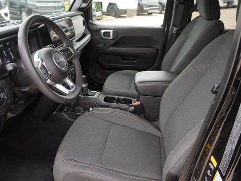 Used 2025 Jeep Wrangler Unlimited Sahara AWD/4WD image 18