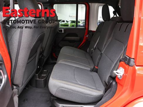 Used 2025 Jeep Wrangler Unlimited Sahara image 21