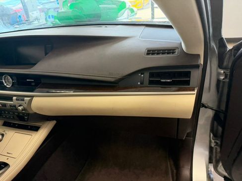 Used 2016 Lexus ES 350 w/ Luxury Package w/Wood Trim image 25