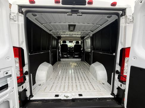 Used 2025 RAM ProMaster 2500 w/ Convenience Group FWD image 12