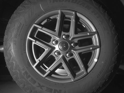 Used 2025 Jeep Wrangler Unlimited Sport AWD/4WD image 15