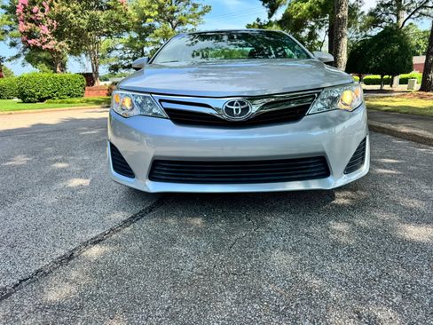Used 2012 Toyota Camry LE FWD image 9