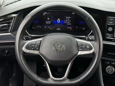 Used 2022 Volkswagen Jetta SE w/ Panoramic Sunroof Package FWD image 11
