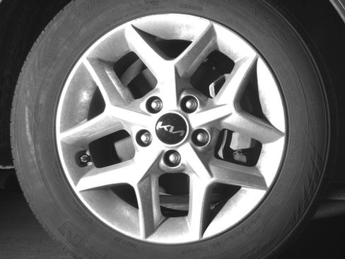 Used 2025 Kia Soul LX w/ LX Technology Package image 13