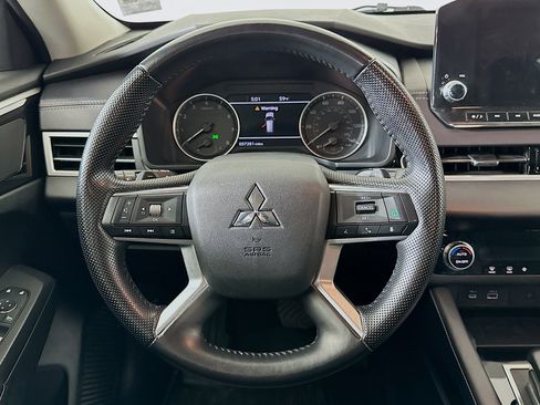 Used 2024 Mitsubishi Outlander SE image 18