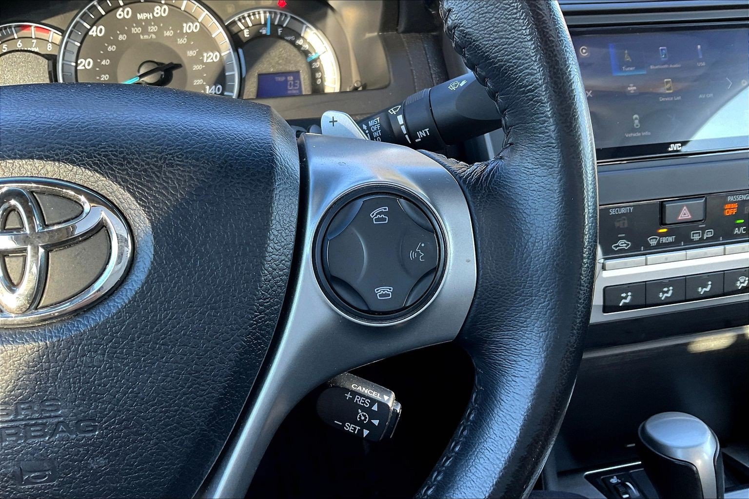 Used 2012 Toyota Camry SE w/ Leather Pkg FWD image 12