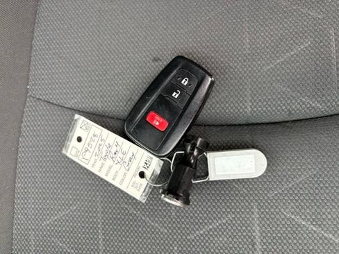 Used 2025 Toyota RAV4 XLE AWD/4WD image 6