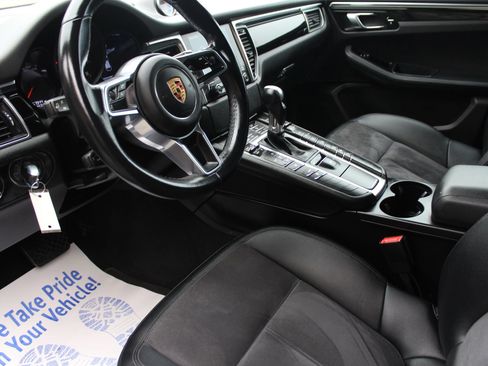 Used 2018 Porsche Macan Sport Edition AWD/4WD image 11