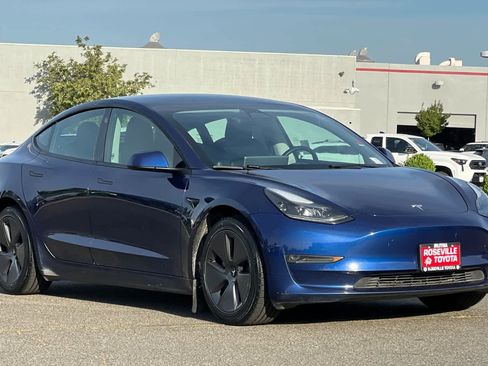 Used 2022 Tesla Model 3 Long Range AWD/4WD image 5