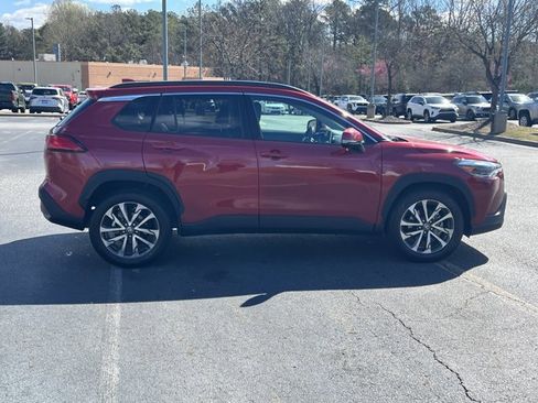 Used 2023 Toyota Corolla Cross XLE image 4