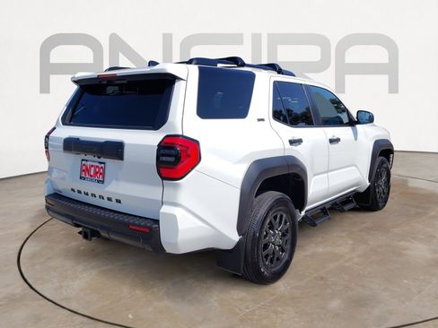 Used 2025 Toyota 4Runner SR5 AWD/4WD image 11