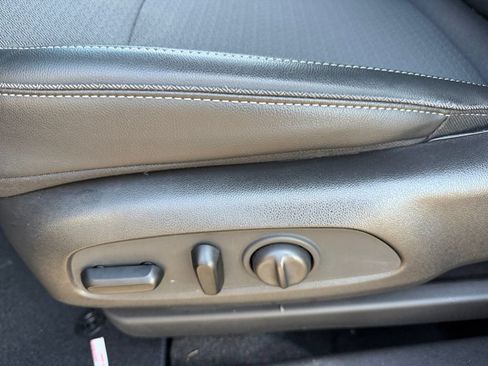 Used 2022 Buick Encore GX Select AWD/4WD image 16