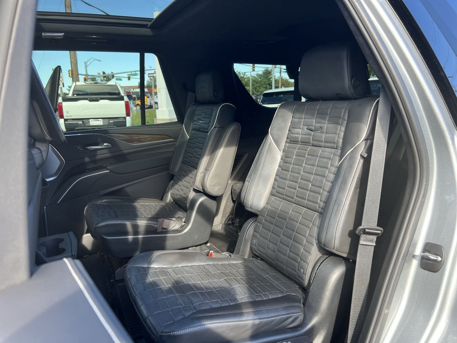 Used 2023 Cadillac Escalade Sport Platinum w/ LPO, ONYX Package AWD/4WD image 25