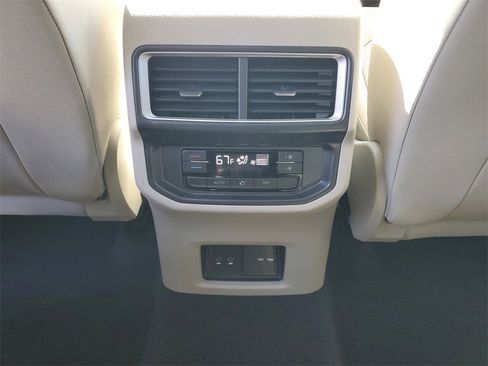 Certified 2025 Volkswagen Atlas SE image 14