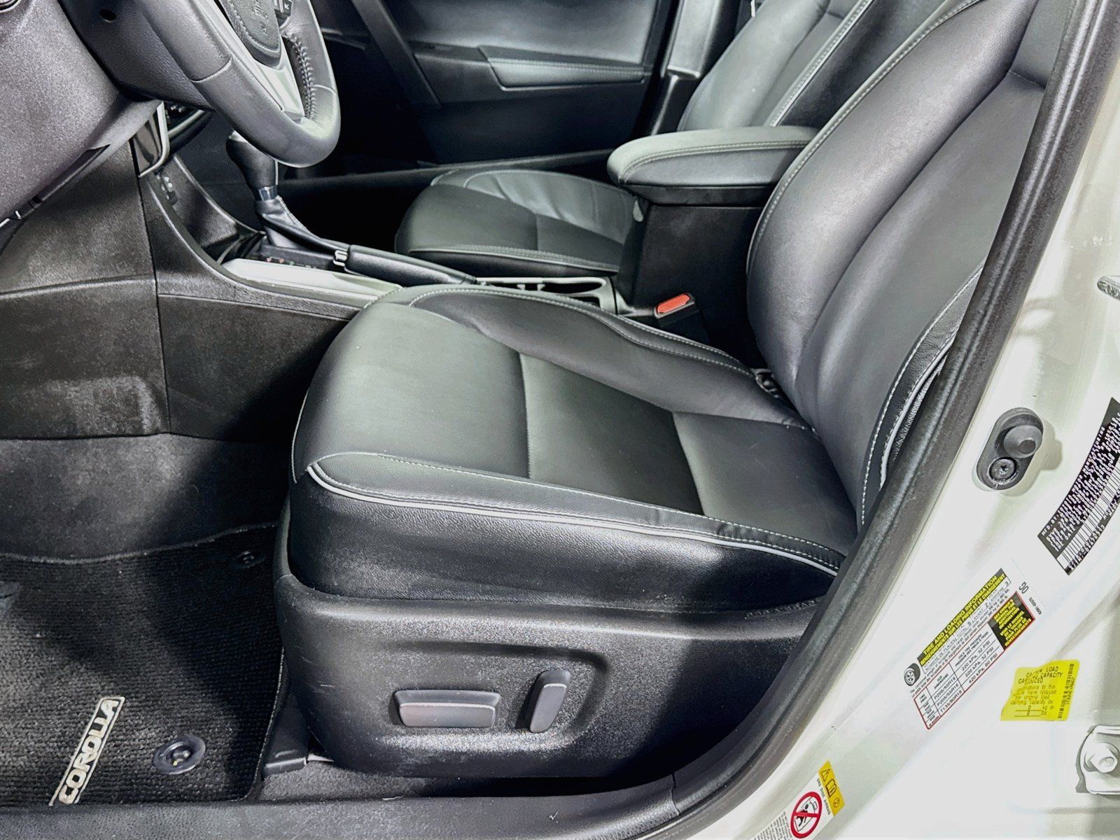 Used 2019 Toyota Corolla XLE w/ Carpet Mat Package (TMS) FWD image 19