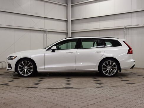 Used 2020 Volvo V60 T5 Momentum w/ Premium Package image 4