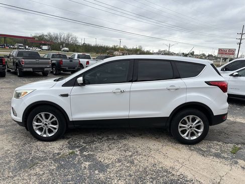 Used 2019 Ford Escape SE image 6