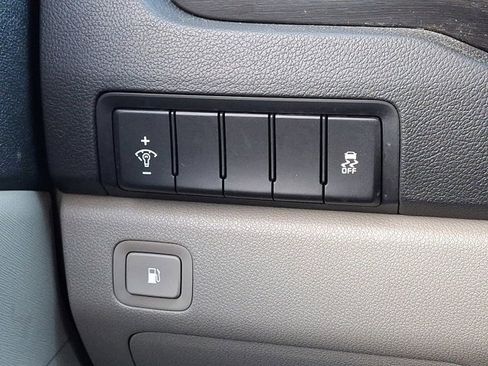 Used 2019 Kia Sedona L image 29