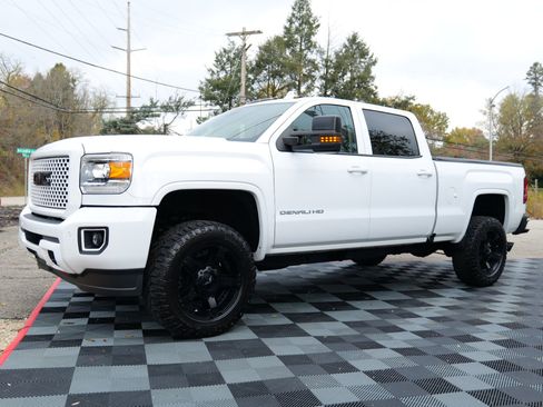 Used 2016 GMC Sierra 2500 Denali w/ Duramax Plus Package image 10