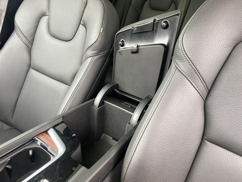 Used 2025 Volvo V60 B5 Cross Country Plus image 45