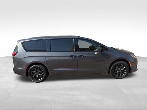 Used 2019 Chrysler Pacifica Touring-L w/ Advanced Safetytec Group FWD image 7