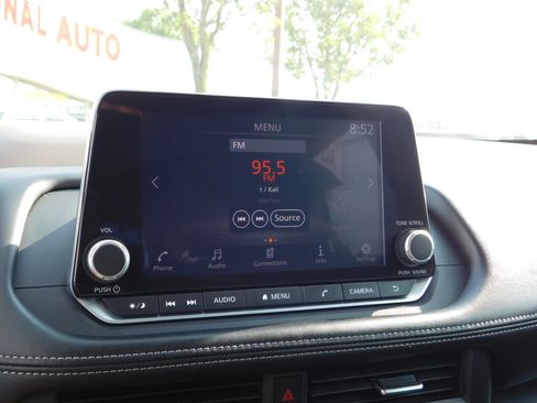 Used 2023 Nissan Rogue S FWD image 17