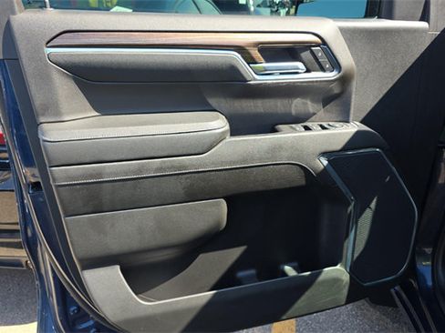Used 2023 Chevrolet Silverado 1500 LT AWD/4WD image 12