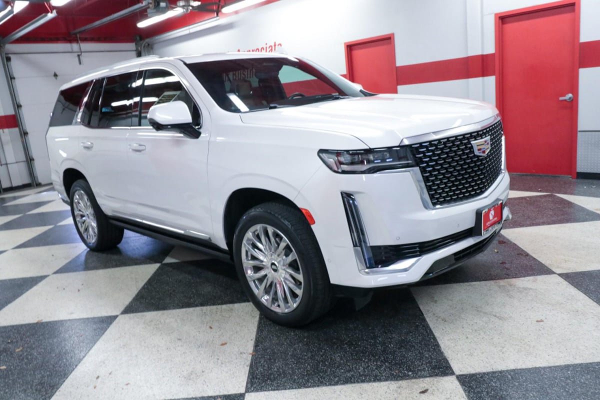 Used 2023 Cadillac Escalade Premium Luxury w/ Performance Package RWD image 3