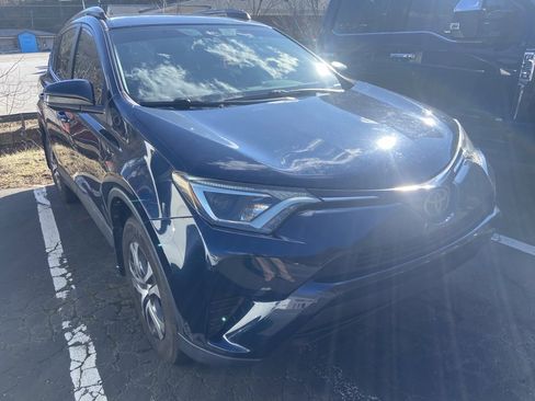 Used 2017 Toyota RAV4 LE image 11